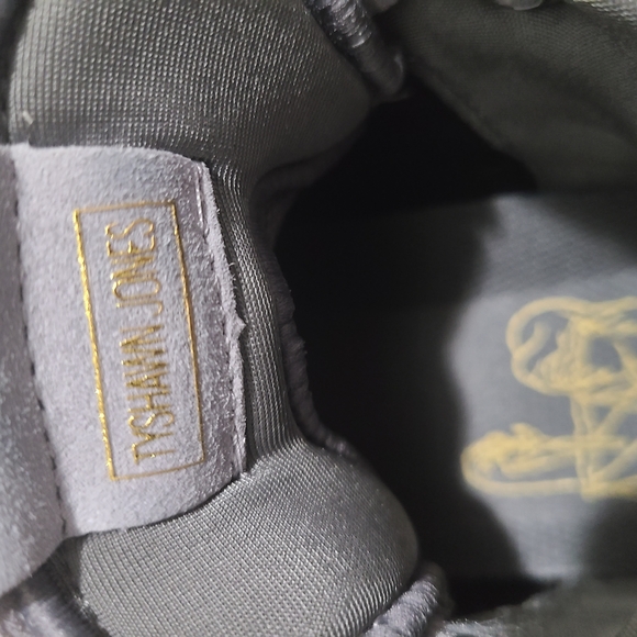 Tyshawn Jones Adidas Gray Sneakers Sz 5 - Picture 4 of 5